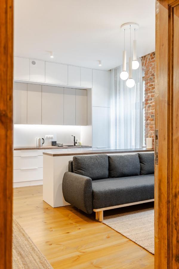 Two Bedroom Very Berry Apartment In Poznan With Desk By Noclegi Renters Poznań Exterior foto