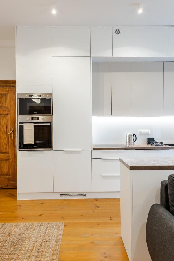 Two Bedroom Very Berry Apartment In Poznan With Desk By Noclegi Renters Poznań Exterior foto