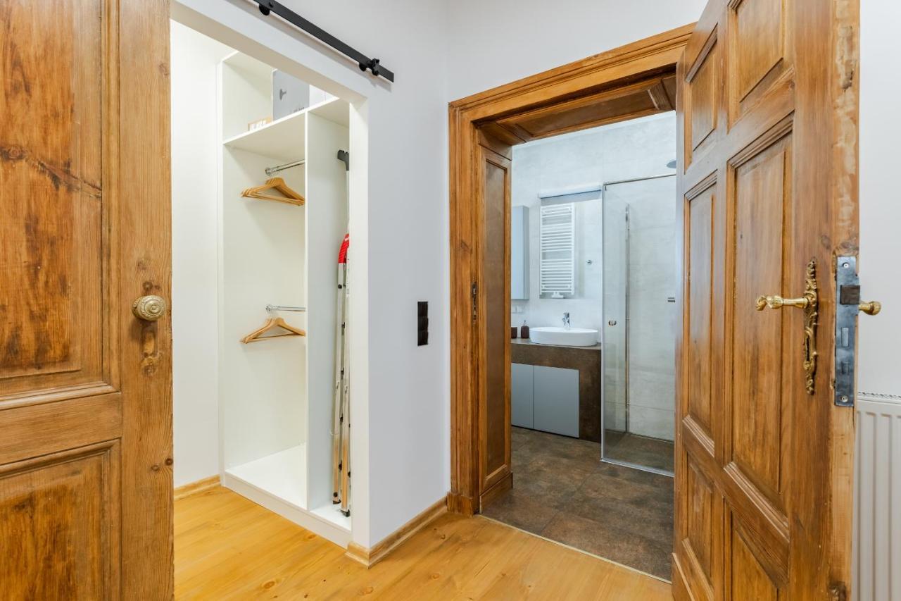 Two Bedroom Very Berry Apartment In Poznan With Desk By Noclegi Renters Poznań Exterior foto