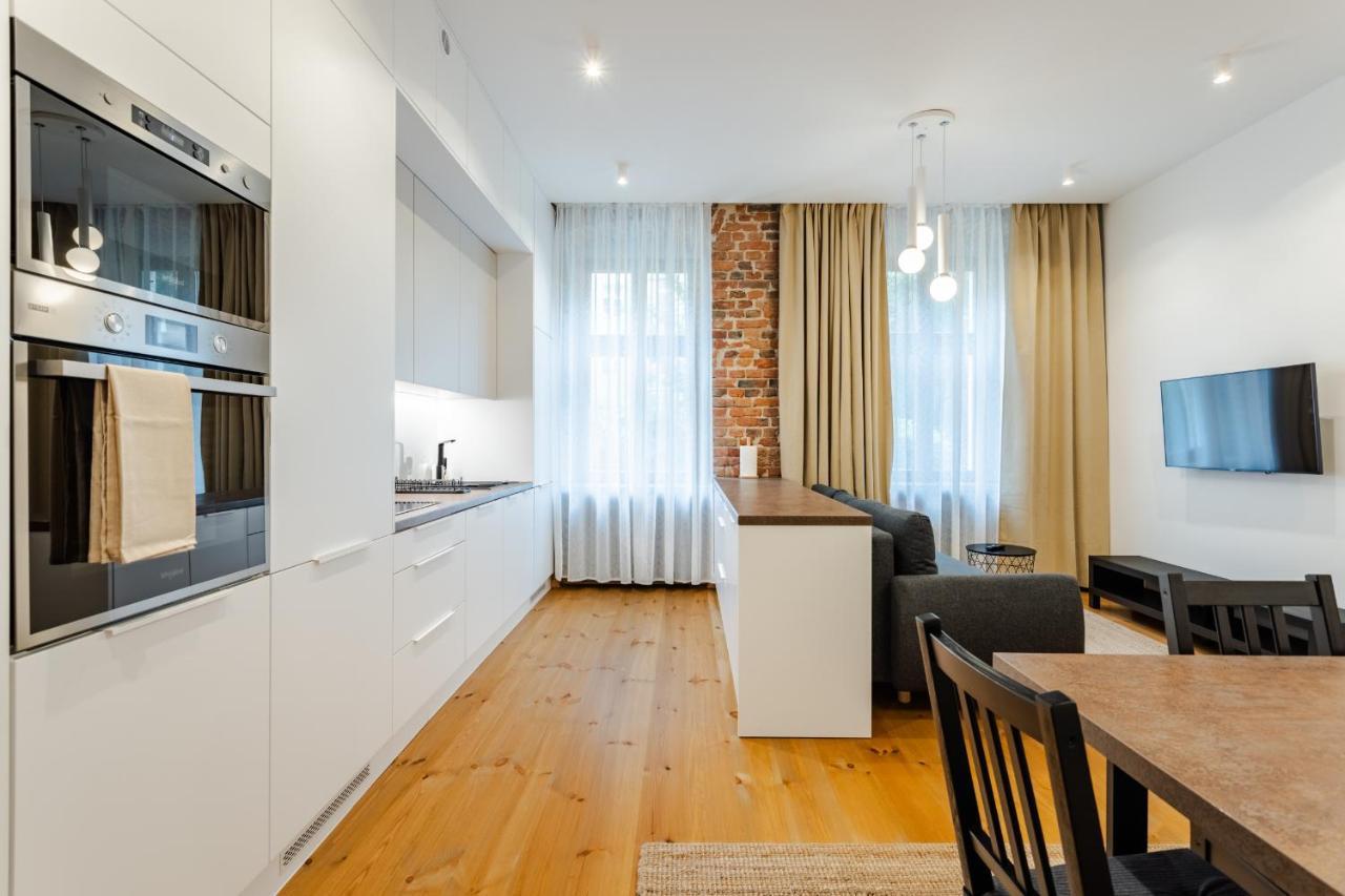 Two Bedroom Very Berry Apartment In Poznan With Desk By Noclegi Renters Poznań Exterior foto